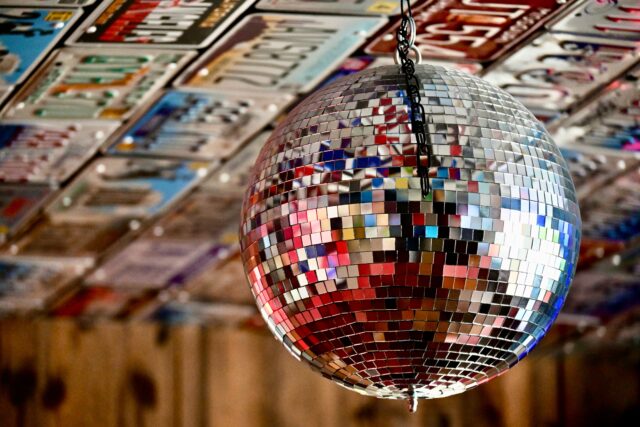 ”Malmin vauhdikas ja legendaarinen ravintola Konja tarjoilee viihdettä ja tapahtumia kaikelle kansalle”

🔥 Tulit sitten, juomaan, pelaamaan bilistä, katsomaan urheilua, istumaan, nauttimaan… 

Avoinna:

MA-TO: 09.00 – 02.00
PE-LA: 09.00 – 04.30
SU: 09.00 – 02.00

Tervetuloa meidän kaikkien olohuoneeseen!😍

#konja #malmi #ravintolakonja #baari