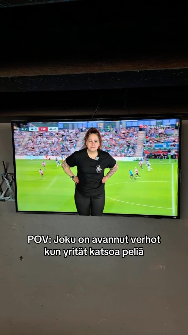 Telkkariin tullut yks kenttäpelaaja lisää…🥲🙂

#konja #huumori #jalkapallo #sportspub #helsinki