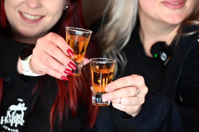 Pssst. Huomasithan jo fireball tarjouksemme ja ennenkaikkea kisamme?!!🥃🤚

Malmi, me voitetaan tää tiiminä!😍

#fireball #kilpailu #konja #malmi