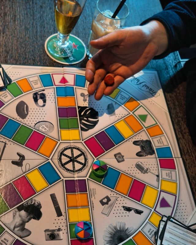 Meillä voit pelata erilaisia lautapelejä ilmaiseksi!✨🎲

Valitse mieluisesi ja tilaa kylkeen kylmä juoma -> päivä muuttuu hetkessä paremmaksi!😎

#konja #lautapelit #ilmainen #malmi #baari